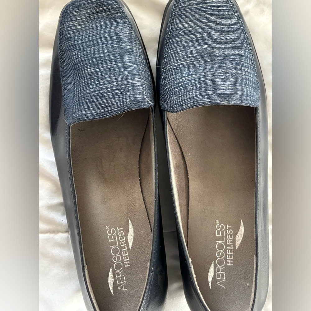 AEROSOLES Heelrest Navy Slip-On Loafers (NEVER WORN)